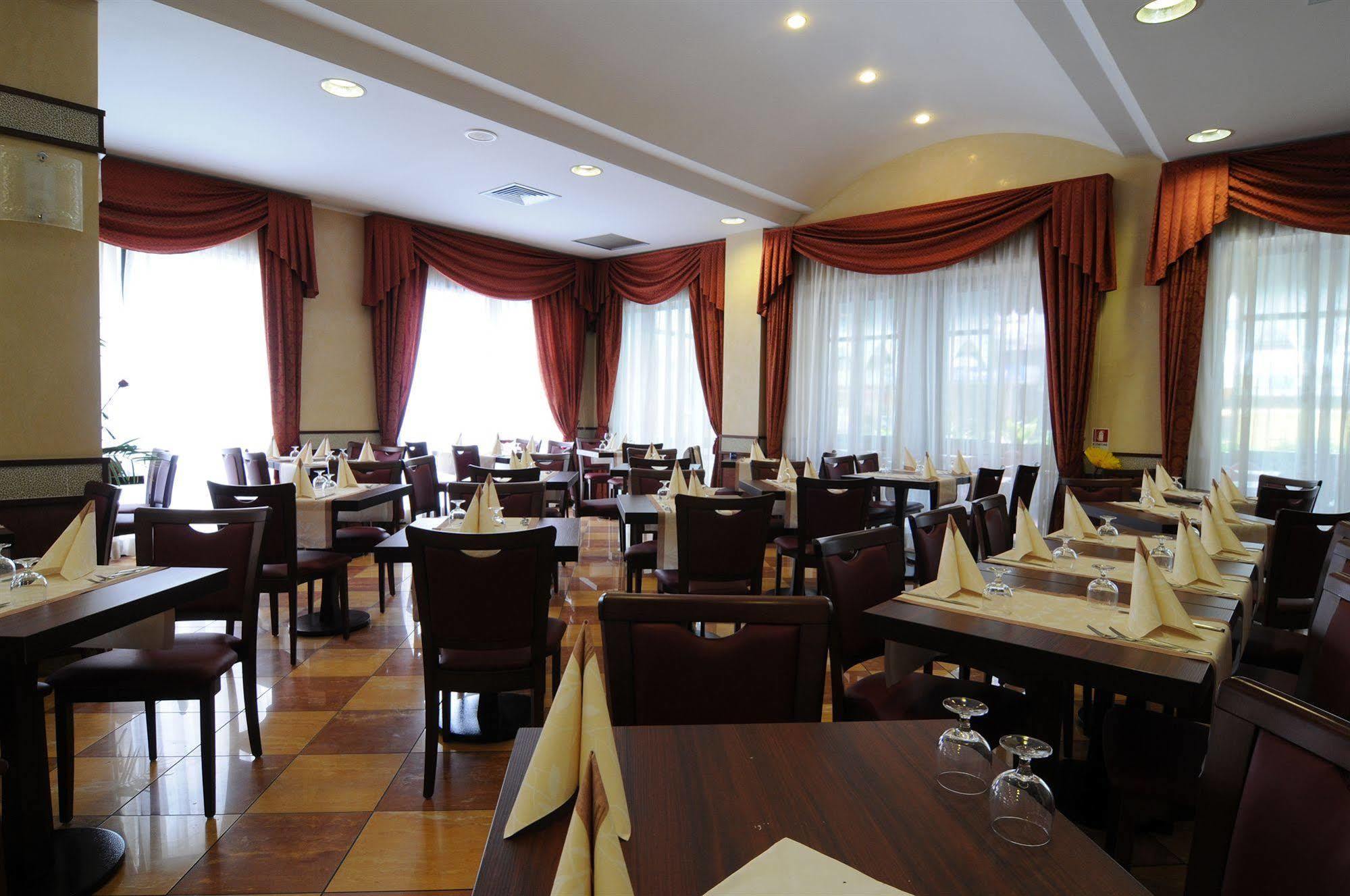 Hotel Dei Platani Rimini Esterno foto