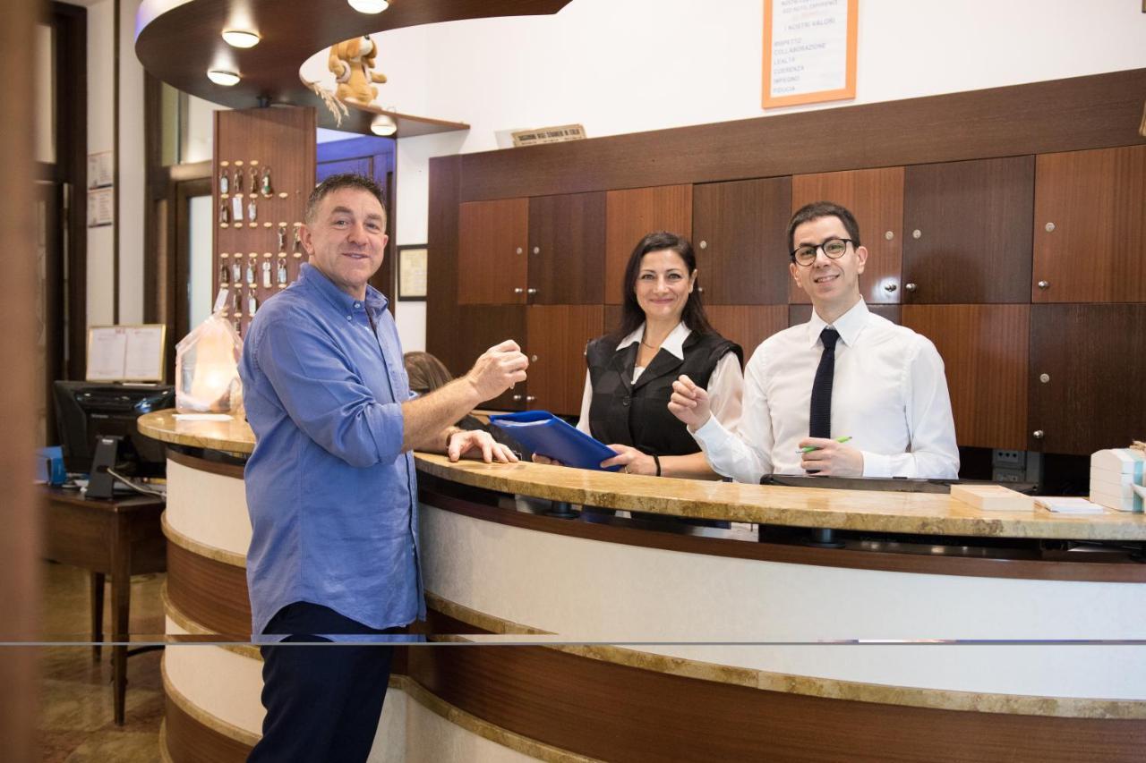 Hotel Dei Platani Rimini Esterno foto